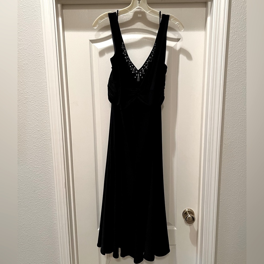 Evan Picone Black sleeveless evening dress Size 16
